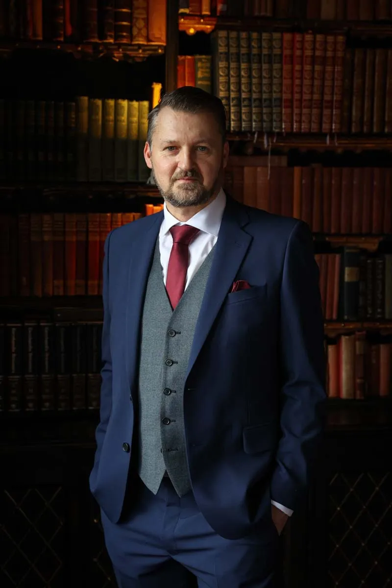 Portrait of the groom before the ceremony